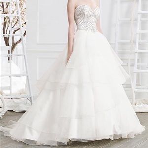 Wedding dress never worn to actual wedding 405 obo